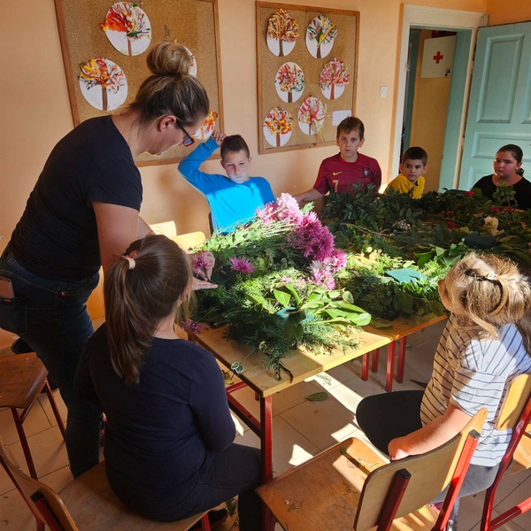 Izrada cvjetnih aranžmana povodom blagdana Svih svetih u PŠ Dugo Selo Lukačko