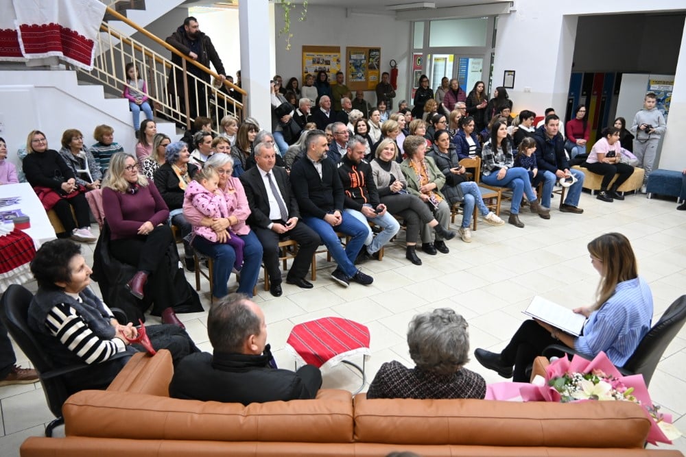 Pred brojnom publikom predstavljena knjiga Marice Domokuš “Gornje Bazje: Nekad i sad”